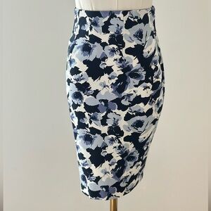Amanda Chelsea Skirts Womens Size XS Midi Straight Floral Stretch Elastic Waist